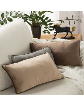 EUROFIRANY PREMIUM poduszka z wypełnieniem MELIA z welwetu zdobiona kontrastującą wypustką na brzegach