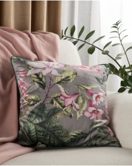 Poszewka welwetowa z motywem malarskich kwiatów i estetyczną lamówką