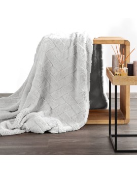 Koc flano 200x220 cm srebrny zdobiony wytłaczanym wzorem CARO Design 91