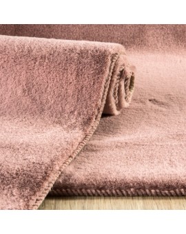 Dywanik dekoracyjny MARCELO  o strukturze miękkiego futerka