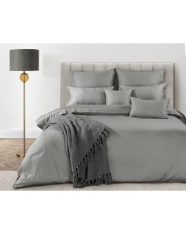 Pościel 220x200 cm z bawełny, makosatyny kolor stalowy z ozdobną kantą i haftem kolekcja MINGE ELEGANTE