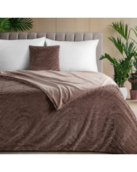 Koc 150x200 cm ciemnobeżowy, z miękkiej tkaniny futerkowej z efektem 3D KATE