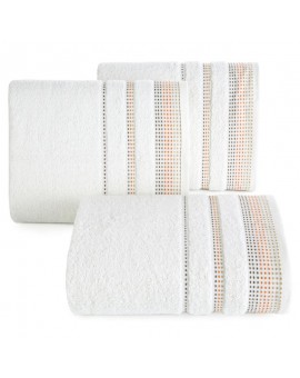 Ręcznik z żakardową bordiurą zdobioną stebnowaniem					 o gramaturze 500 g/m2